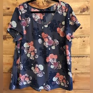 Beautiful floral Torrid blouse, size 2 (18/20)